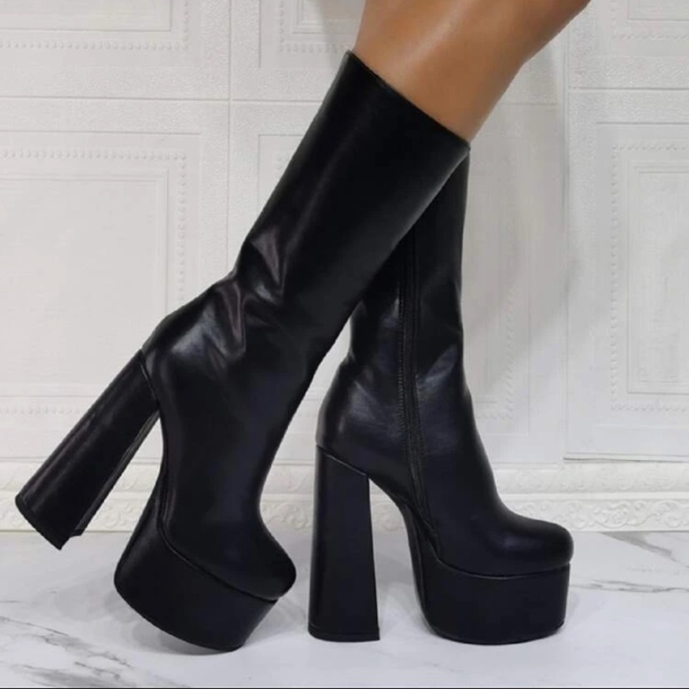 Black Platform Boots 🖤❤️‍🔥 NEW